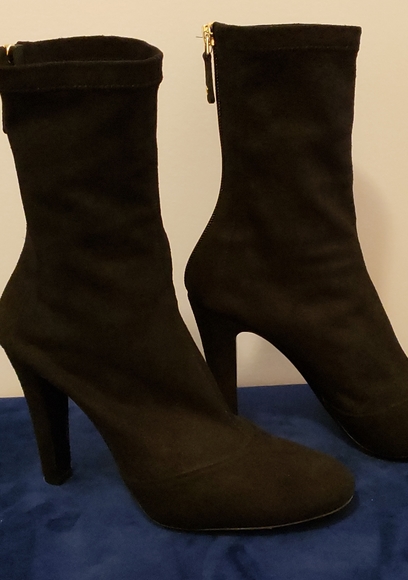 Chanel boots. They run small. I would say this is a better fit for size 6. - Picture 2 of 8